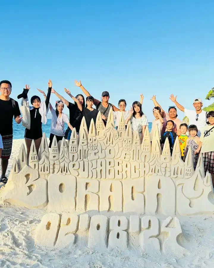 Students on an activity with Paradise English in Boracay