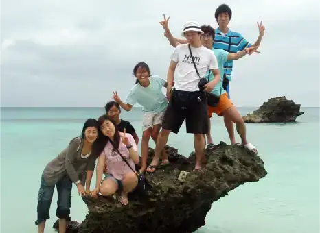Students on an activity with Paradise English in Boracay