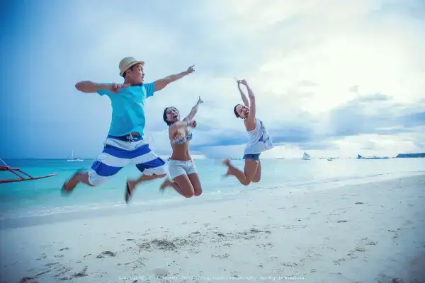 Students on an activity with Paradise English in Boracay